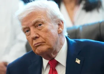 Aranceles a quienes comercien con Irán