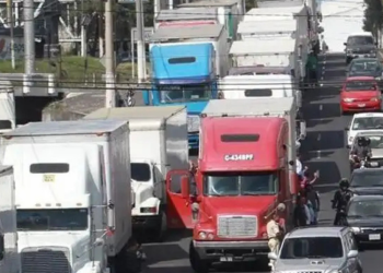 Limitadores de velocidad generan división entre pilotos del transporte pesado