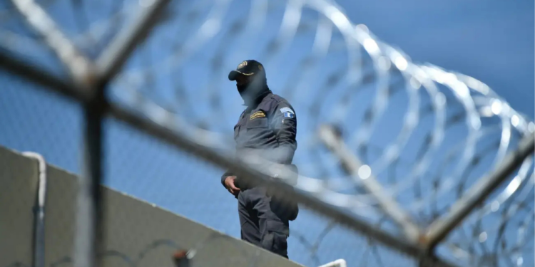 Construcción de cárcel en Morales Izabal