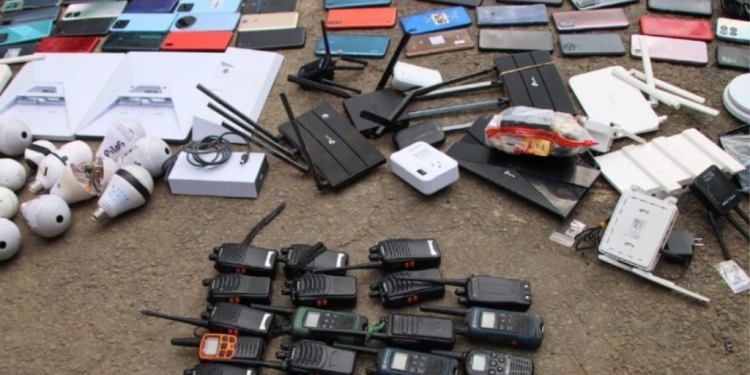 Requisa en Pavón deja 400 celulares incautados y decomiso de armas y drogas