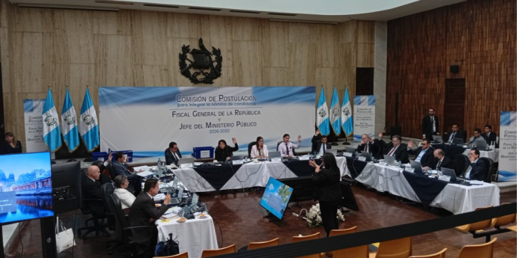 Fase de pruebas de descargo en elección de fiscal general