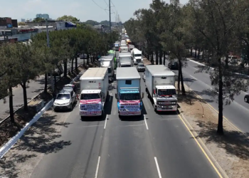 Caravana de transportistas en Guatemala