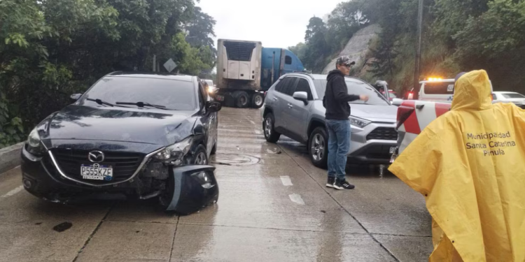 Lluvias tránsito Guatemala generan incidentes viales