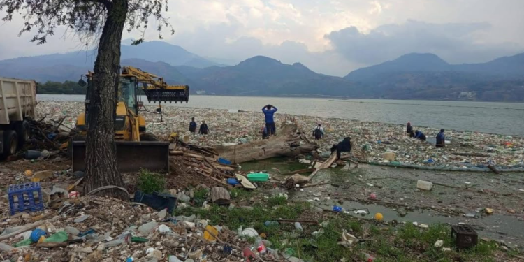Basureros clandestinos aumentan riesgo de inundaciones