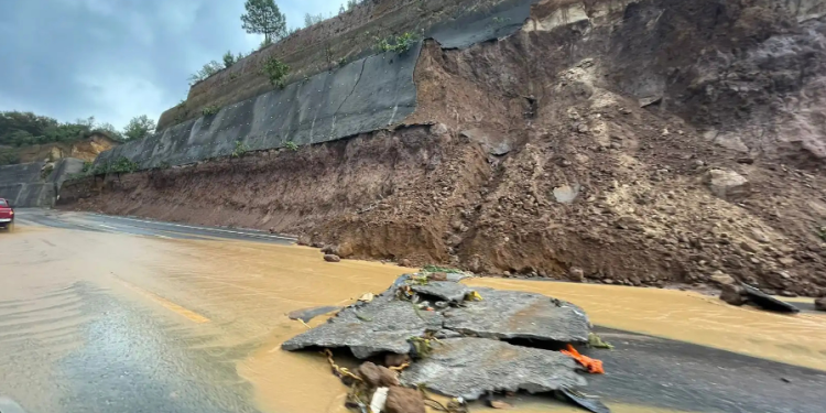 Lluvias en Guatemala provocan derrumbes