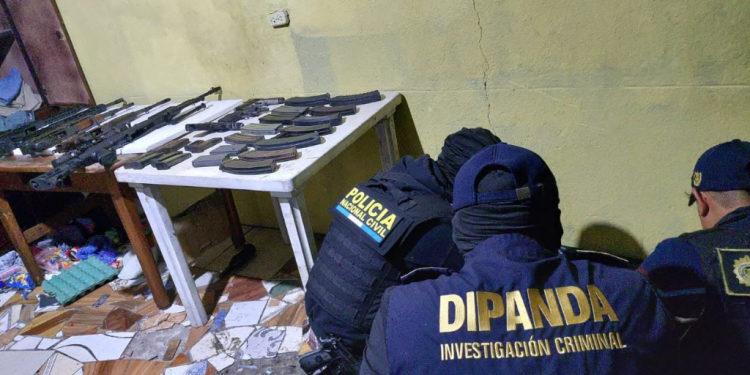 Arsenal del Barrio 18 es localizado durante allanamiento