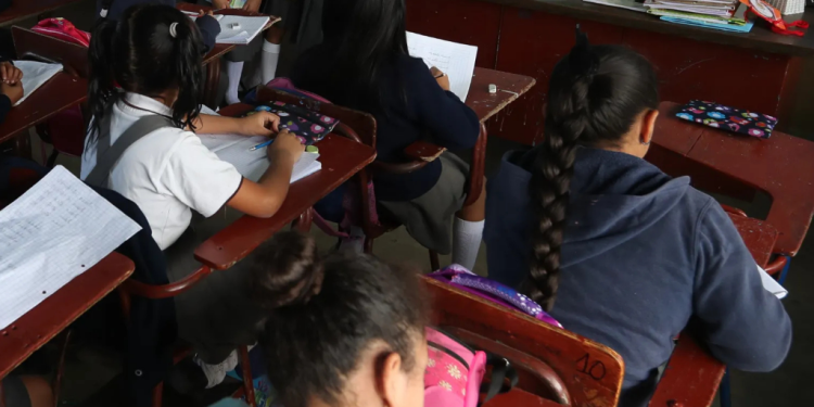 Asueto de medio año beneficiará a estudiantes del sector público