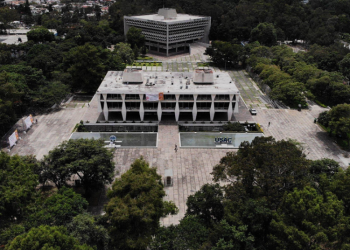 Estudiantes de la USAC enfrentan dificultades para acceder a sus registros académicos