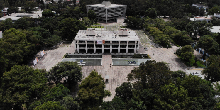 Estudiantes de la USAC enfrentan dificultades para acceder a sus registros académicos