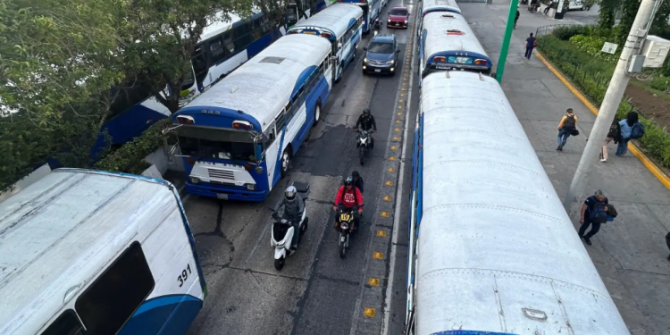 Aumento al pasaje del transporte urbano