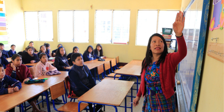 Déficit de maestros afecta la enseñanza