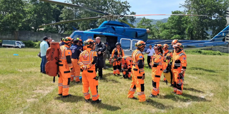 Rescate en accidente aéreo continúa en San Miguel Pochuta
