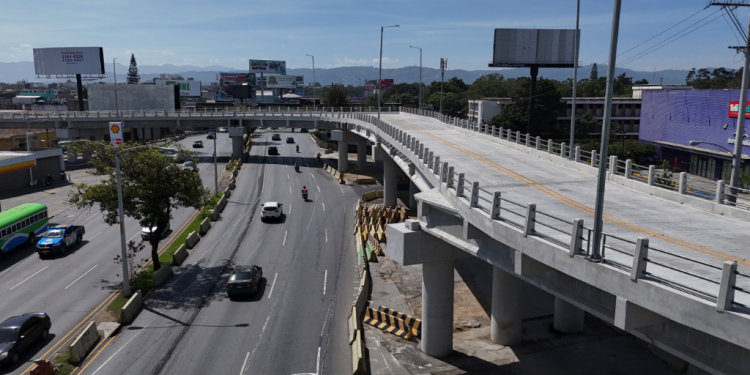 Paso a desnivel en la calzada Roosevelt