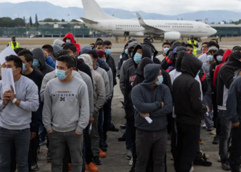 Deportados mexicanos llegan a Guatemala