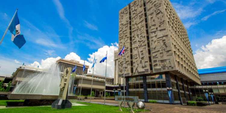 Economía de Guatemala crece 4.4 %
