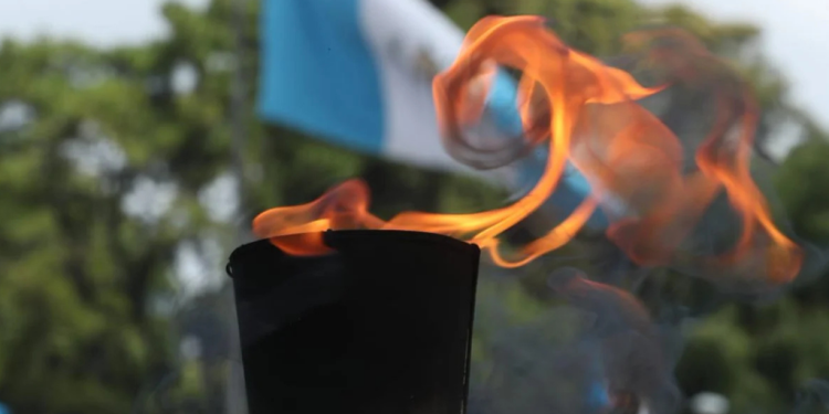 Caravanas de antorchas de independencia