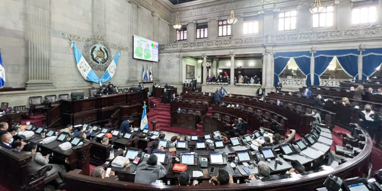 Precio de los combustibles vuelve al Congreso