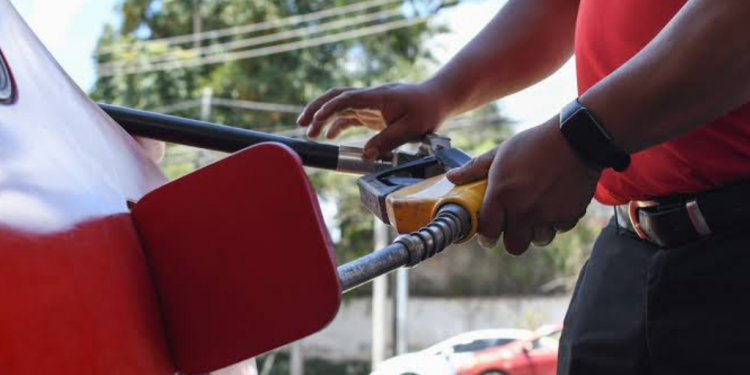 Precios de los combustibles aumentan